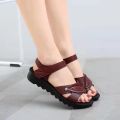 Summer women's beach shoes, mom sandals, waterproof soft soles, hole shoes, comfortable casual granny shoes for middle-aged and elderly people. 