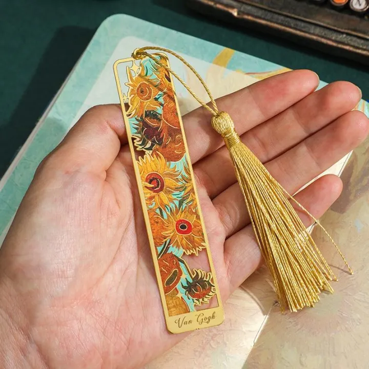 Creative%20Retro%20Metal%20Floral%20Glimpse%20Bookmarks%20Famous%20Painting%20Handbook%20Pendant%20Reading%20Book%20Clip%20Hollow%20Out%20Tassel%20Bookmarks%20for%20Book%20Lovers%20Writers%20Readers%20-%20Image%204
