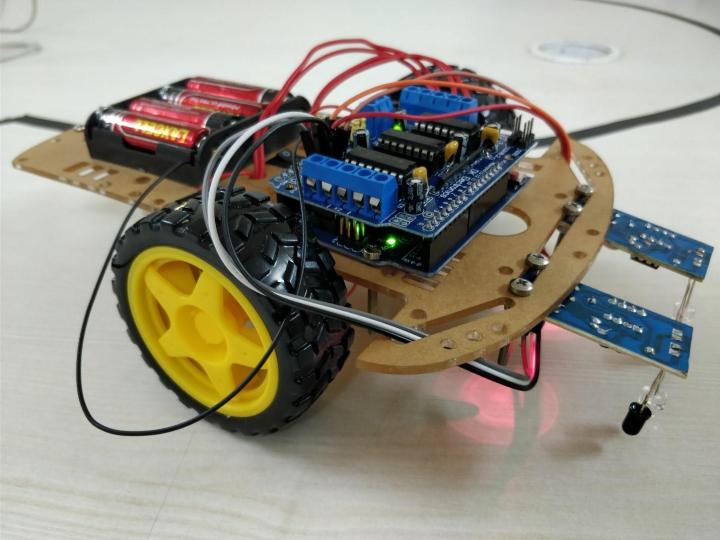 DIY%20LINE%20FOLLOWER%20KIT%20USING%20ARDUINO%20UNO%20ROBOT%20KIT%20-%20Image%202