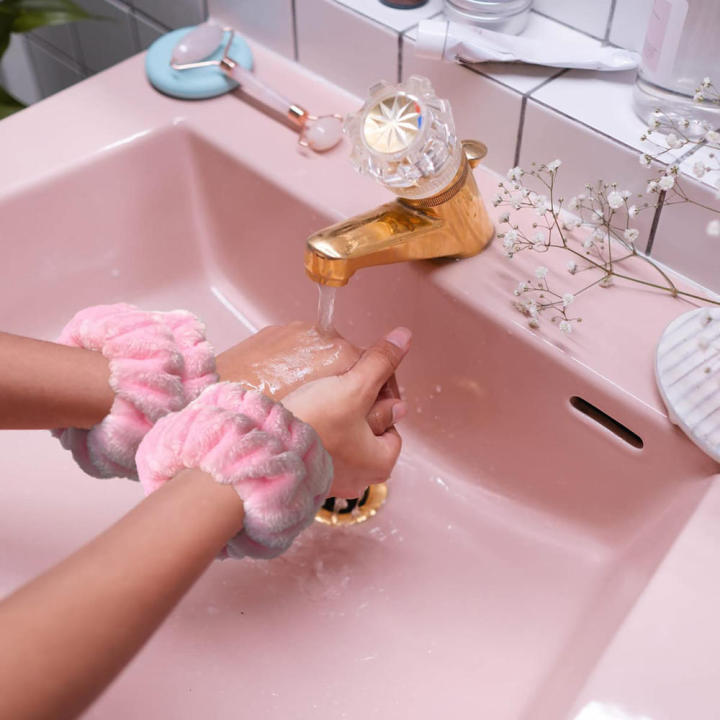 Wash Towel Band Wristbands for Washing Face Absorbent Wristbands Wrist Sweatband for Women Girls Prevent Liquid from Spilling Down Your Arms Spa Wrist Washband Microfiber Wrist