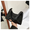 Armpit small square bag women's 2023 summer new trendy fashion popular France texture stone pattern shoulder bag wholesale.