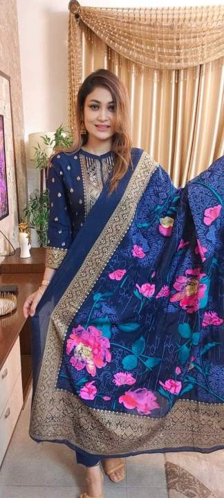 Unstitched%20Cotton%20Screen%20Printed%20Salwar%20Kameez%20For%20Women%203%20Pice%20Dress%20-%20Image%204