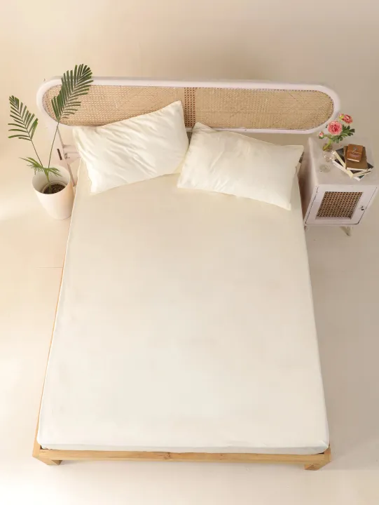 300%20TC%20Fitted%20sheet%20with%20pillow%20covers%20-%20100%25%20Cotton%20Sateen%20-%20Ivory%20-%20Image%203