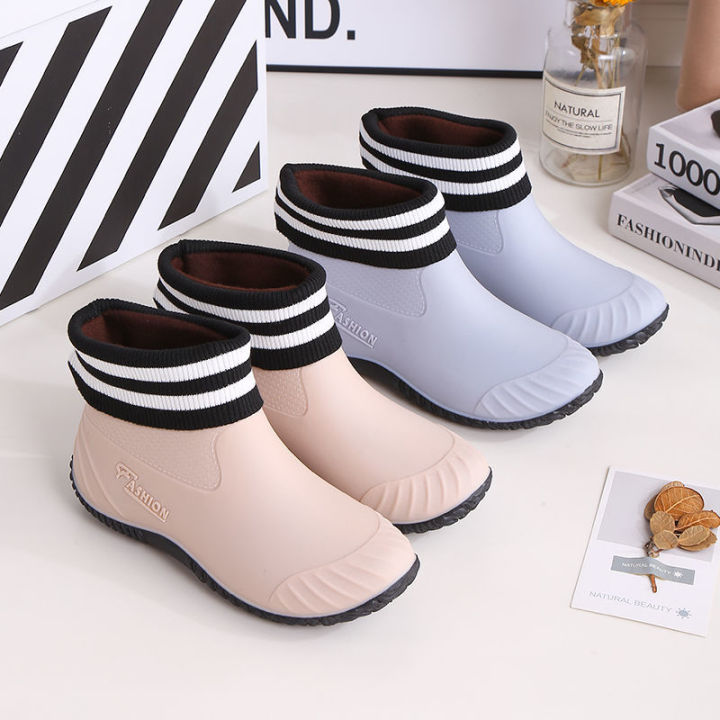 Short%20Fashion%20Non-Slip%20Rain%20Boots%20Rain%20Boots%20Women's%20Boots%20Kitchen%20Rain%20Boots%20Women's%20Waterproof%20Shoes%20Warm%20Cotton%20Winter%20Water%20Shoes%20-%20Image%206