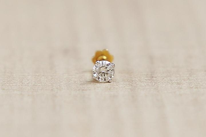 14-K%20Carat%20Pure%20Nose%20Pins%20with%20D-Cut%20Stone%20Nose%20Ring%20for%20Women%20and%20Girl%20CD:A20%20-%20Exquisite%20and%20Elegant%20Nose%20Pin%20-%20Image%203