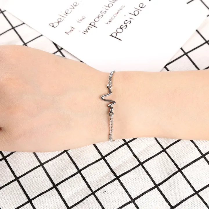 Simple%20Heart%20Bracelet%20for%20Women%20-%20Image%203