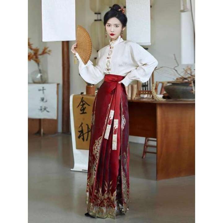New%20Chinese%20style%20Hanfu%20heavy%20industry%20embroidery,%20cloud%20shoulder%20standing%20collar%20shirt,%20paired%20with%20woven%20gold%20horse%20face%20skirt,%20wedding%20engagement%20dress%20-%20Image%204