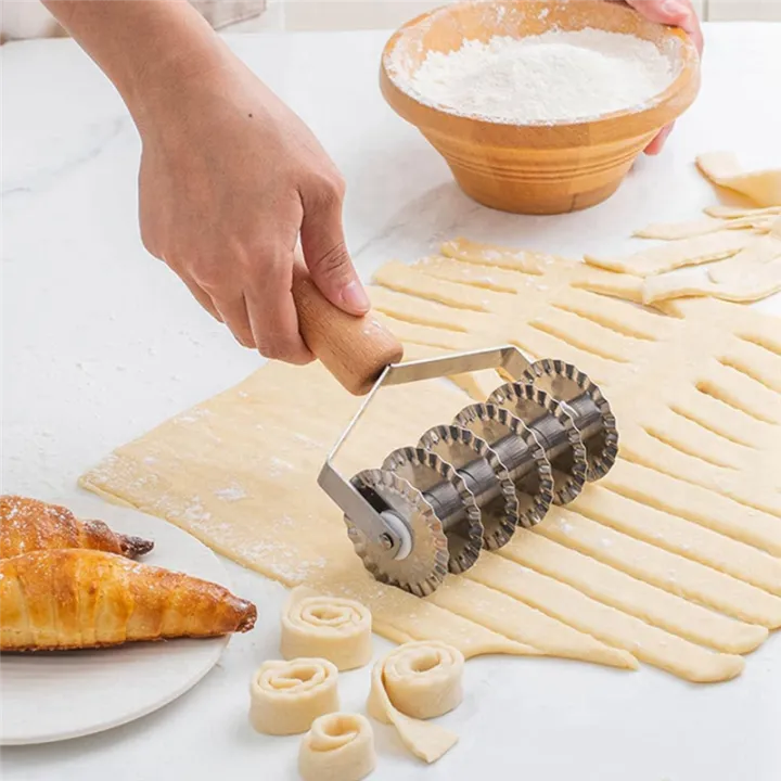 Stainless%20Steel%20Noodle%20Bread%20Flour%20Italian%20Pastry%20Cookies%20Wheel%20Tortilla%20Mold%20Manual%20Slicer%20Pizza%20Wheel%20-%20Image%204