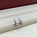 Internet celebrity Xiaohongshu recommends classic high heels, silver ear hooks, fashionable Korean version of strong light freshwater pearl earrings, earrings. 