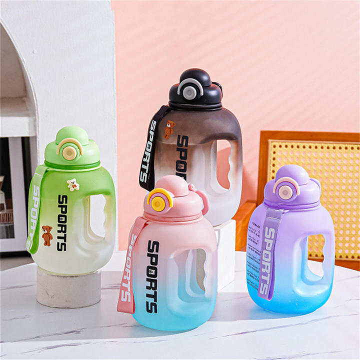 1.6/2L%20Large%20Capacity%20Plastic%20Water%20Bottle%20with%20Straw%20Portable%20Travel%20Bottles%20Training%20Sport%20Fitness%20Cup%20Students%20Outdoor%20Leakproof%20Drinking%20Bottles%20-%20Image%202