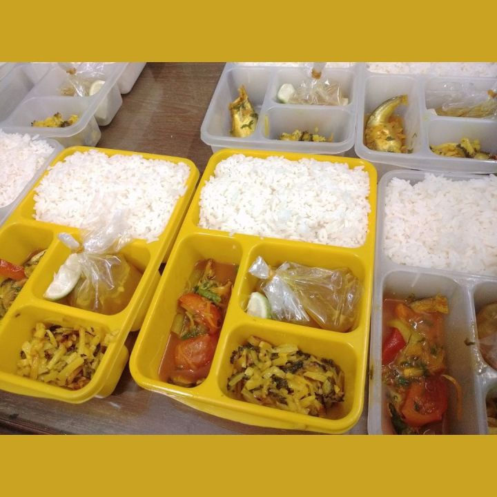 Plastic%204%20Dividers%20Lunch%20Box,%20Economy%20OFFICE%20Lunch%20Box,%20Jaime%204G%20Lunch%20Box,%20Lunch%20Box%204%20Compartment,%20Plastic%20Tiffin%20Lunch%20Box%20-%20Image%202
