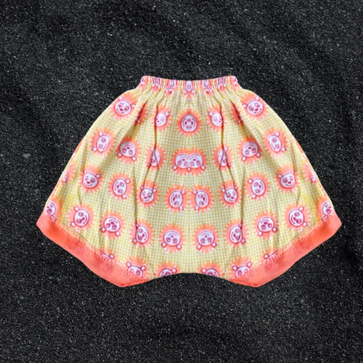 3%20PCS%20Printed%20Soft%20Cotton%20Half%20Pant%20for%20Baby%20Girls%20-%20Multicolor%20Combo%20Pack%20-%20Image%204