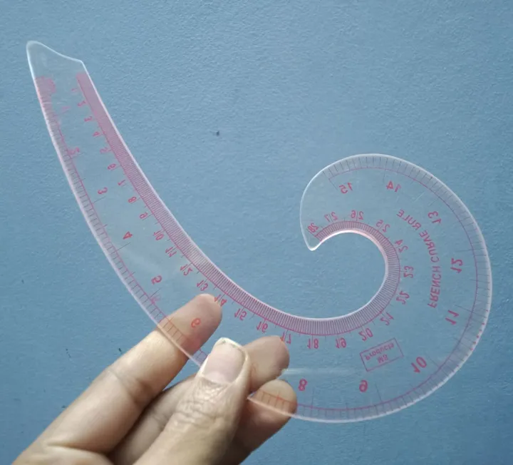 Plastic%20Comma%20Shape%20French%20Curve%20Ruler%20for%20Pattern%20Making,%20Sandwich%20Line%20Scale,%20Vary%20Form%20Curve%20Ruler%20for%20Sewing,%20Clear%20Muti%20Function%20Sewing%20Ruler%20for%20Fashion%20Design%20-%20Image%204