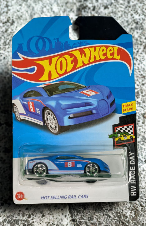 Hot Wheels '16 Bugatti Chiron (specifically the "HW Race Day" series, as indicated on the packaging).