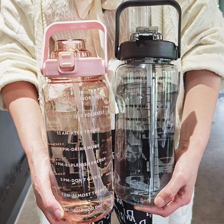 2L%20Water%20Bottle%20with%20Straw%20Female%20Jug%20Girls%20Portable%20Travel%20bottles%20Fitness%20Bike%20Cup%20Summer%20Cold%20Water%20Jug%20with%20Time%20Marker%20-%20Image%203