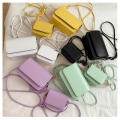 Fashionable Mini Bag Square-shaped Shoulder Bag Square Crossbody Bag Stylish Summer Handbag Mini Bag With Acrylic Chain. 