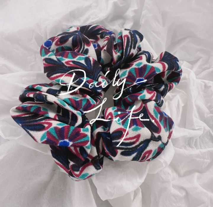 Silk%20scrunchie%20women%20elastic%20Satin%20Hair%20Bands%20big%20black%20hair%20tie%20for%20girls%20large%20hairbands%20Hair%20Accessories%20Elegant%20Retro%20Shiny%20Starry%20Dots%20Hair%20Scrunchies%20Satin%20Silk%20Hair%20Bands%20Women%20-%20Image%204
