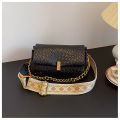 Elegant and elegant, solid color three-dimensional woven chain, wide shoulder strap, flap, one-shoulder women's bag, stylish and versatile commute. 