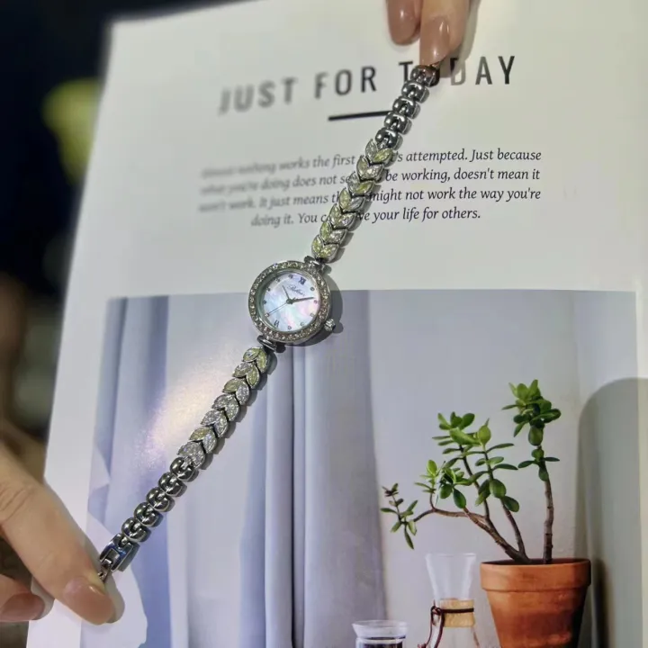 Douyin%20foreign%20trade%20new%20mermaid%20watch%20light%20luxury%20fashion%20diamond%20set%20women's%20watch%20simple%20temperament%20small%20bracelet%20h%20-%20Image%205