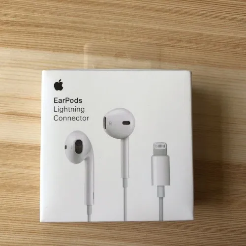 EarPods%20For%20Iphone%20with%20Lightning%20Connector%20In%20Ear%20Earphones%20And%20Headphone%20With%20Microphone%20For%20iphone%20Direct%20connection%20-%20Image%202