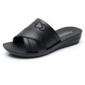 Mom sandals, female genuine leather, soft soles, comfortable flat slippers, women's shoes, non-slip slippers for middle-aged and elderly people, wear soft soles in summer, and slippers for the elderly. 