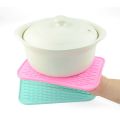 Practical Silicone Holder Mat Kitchen Heat Non-slip Resistant Trivet Pot Tray Straightener Kitchen Tools Dinnerware Mat. 