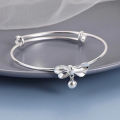 New Korean trend fashion women's small daisy crystal bracelet.