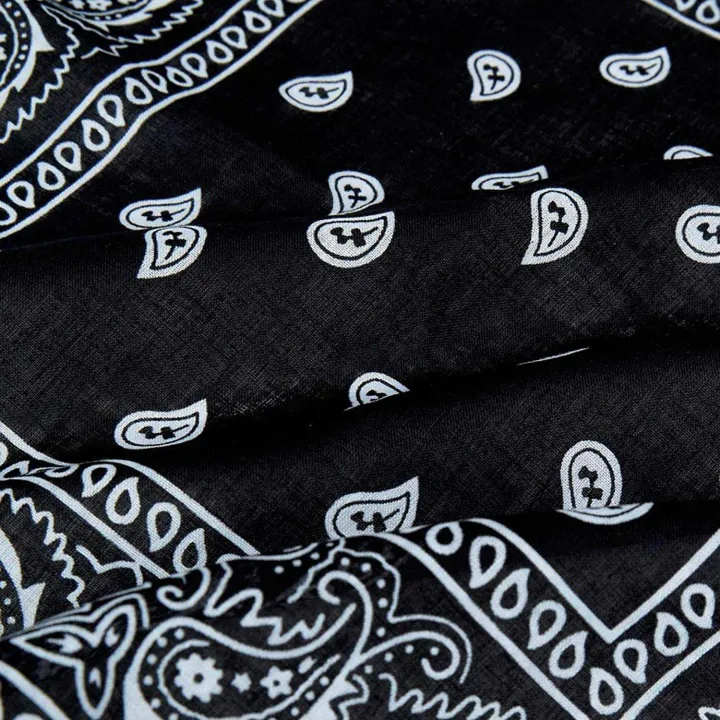 Set%20of%203%20bandanas%20Paisley%20Man%20and%20Woman%2057%20x%2057%20cm%20Black%20+%20Red%20+%20navy%20blue%20-%20Image%207