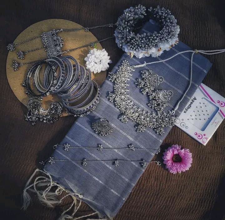 Ash%20Color%20Saree%20Combo%20Set%20for%20Women%20Elegant%20Design,%20Comfortable%20Fabric%20-%20Image%202