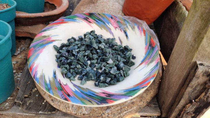 Bluish%20Color%20Stone%20(%E0%A6%A8%E0%A6%BF%E0%A6%B2%E0%A6%9A%E0%A7%87%20%E0%A6%B0%E0%A6%99%20%E0%A6%8F%E0%A6%B0%20%E0%A6%AA%E0%A6%BE%E0%A6%A5%E0%A6%B0)%20-%200.5%20kg%20/01%20KG%20%20Pack%20of%20Natural%20Blue%20Color%20%20Decoration%20Stone%20Rocks%20for%20Aquarium%20and%20Many%20More%20Decoration%20Use%20-%20Image%205