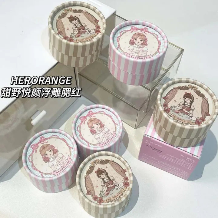 HERORANGE%20Sweet%20Facial%20Embossed%20Blush%20appears%20white,%20powdery%20and%20delicate,%20non-powdery,%20fine%20glitter,%20matte%20contour%20blush%20-%20Image%202