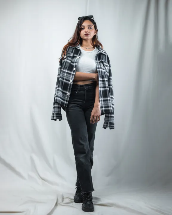 Plaid%20Flannel%20Jacket%20in%20Black%20and%20Grey%20-%20Image%204