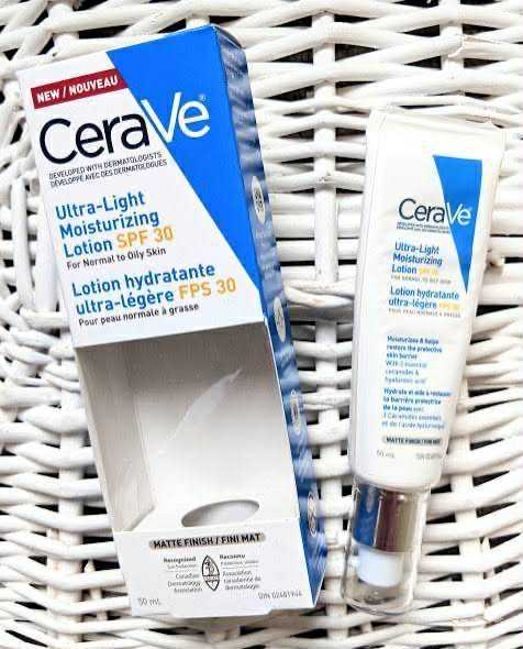Cerave%20Ultra-Light%20Moisturizing%20Lotion%20Broad%20Spectrum%20Spf%2030%20-%20Image%206