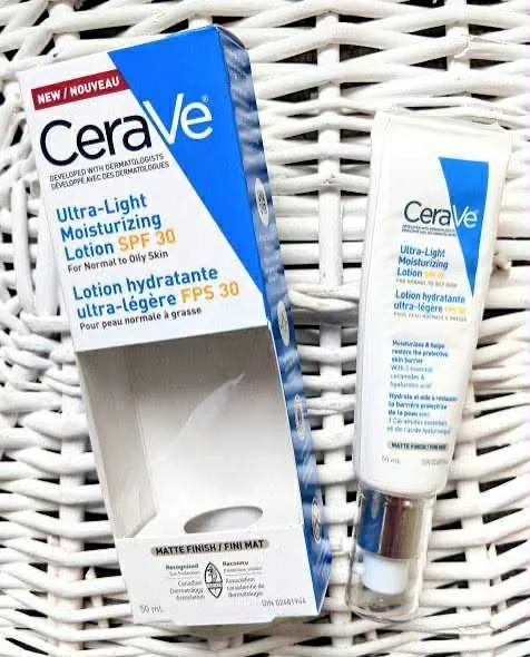 Cerave%20Ultra-Light%20Moisturizing%20Lotion%20Broad%20Spectrum%20Spf%2030%20-%20Image%206