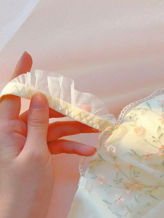 Women's%20Small%20Chest%20Special%20Gathering%20Display%20Large%20Embroidery%20Small%20Floral%20Strapless%20%20Beautiful%20Back%20Bra%20-%20Image%207