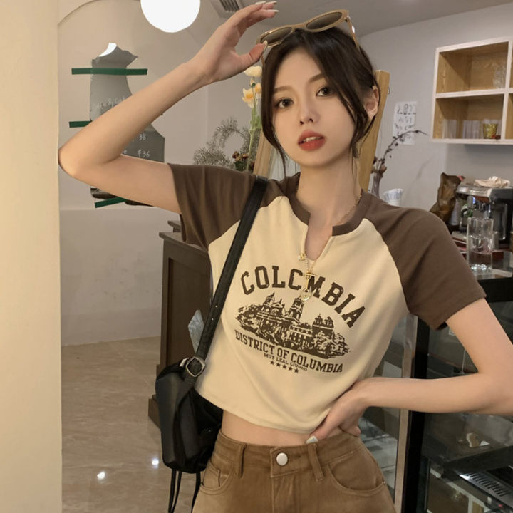 2024%20New%20Sweet%20and%20Spicy%20American%20Retro%20Design%20Short%20Student%20Top%20Trendy%20Hot%20Girl%20V%20Collar%20Short%20Sleeve%20T%20Women's%20Summer%20T-shirt%20-%20Image%203