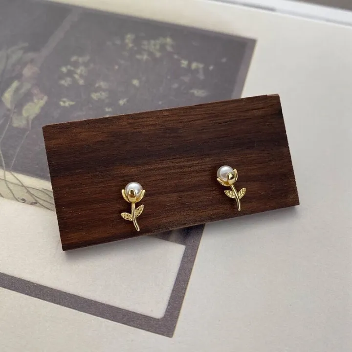 S925%20sterling%20silver%20tulip%20stud%20earrings%20women's%20ins,%20sweet%20and%20gentle,%20light%20luxury,%20niche%20design,%20simple%20flowers,%20shell%20bead%20earrings%20-%20Image%202