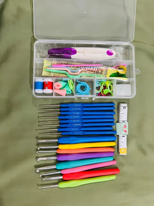 Knitting%20And%20Crochet%20Accessories%20Set.%20Crochet%20Hook%20Stitching%20Weave%20Accessories%20Supplied%20With%20Case%20Hand%20Knitting%20Tools.%20-%20Image%202