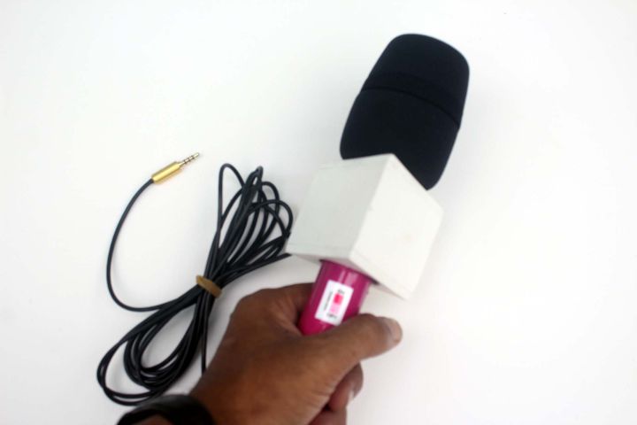 Db%20Journalist/Reporters%20Microphone%20Wooden%20body%20for%20Mobile%20Phone%20With%20black%20Filtering%20Foam%203.5Mm%204%20Pole%20jack%20-%20Image%203