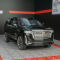 1:32 Cadillac Escalade Off Road Vehicle Alloy Car Diecast Metal Model Sound Light Pull Back Toy Car Central Control Ornaments.