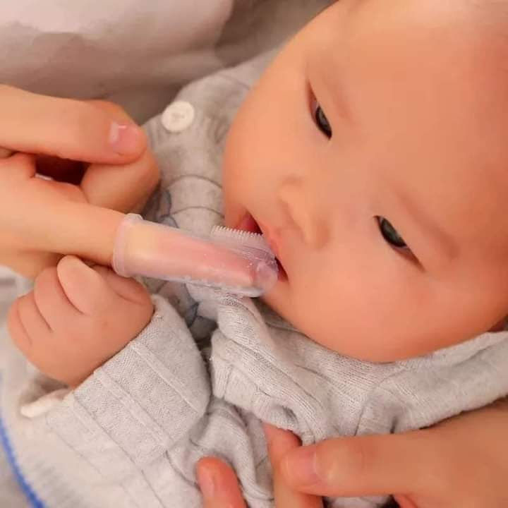 Soft%20Silicone%20Kids%20Mouth%20Finger%20Toothbrush%20Baby%20teeth%20Cleaner%20-Tooth%20Brush%20-%20Image%203