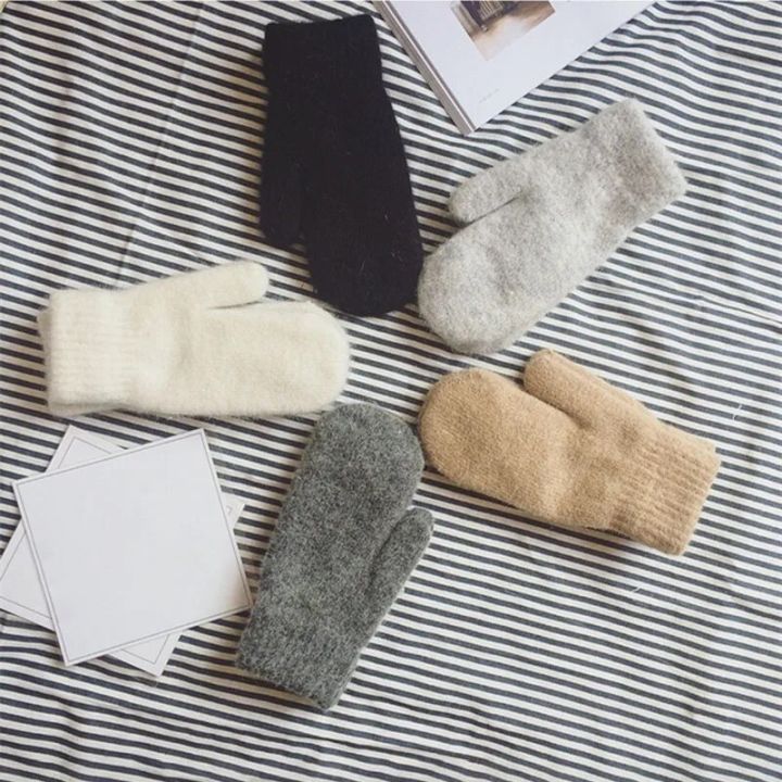 Winter%20Warm%20Knitted%20Plush%20Full%20Finger%20Gloves%20Solid%20Korean%20Women%20Imitation%20Rabbit%20Wool%20Gloves%20Warm%20White%20Soft%20Thick%20Fur%20Mittens%20-%20Image%204