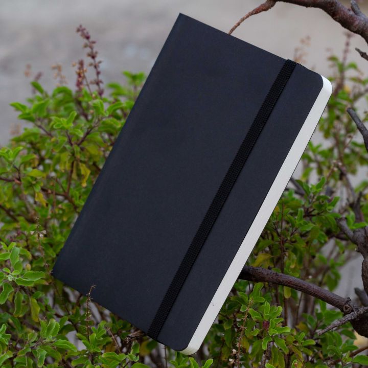 Daily%20Journal%20Black%20Notebook%20With%20Elastic%20Band%20-%20Notebook%20-%20Image%209