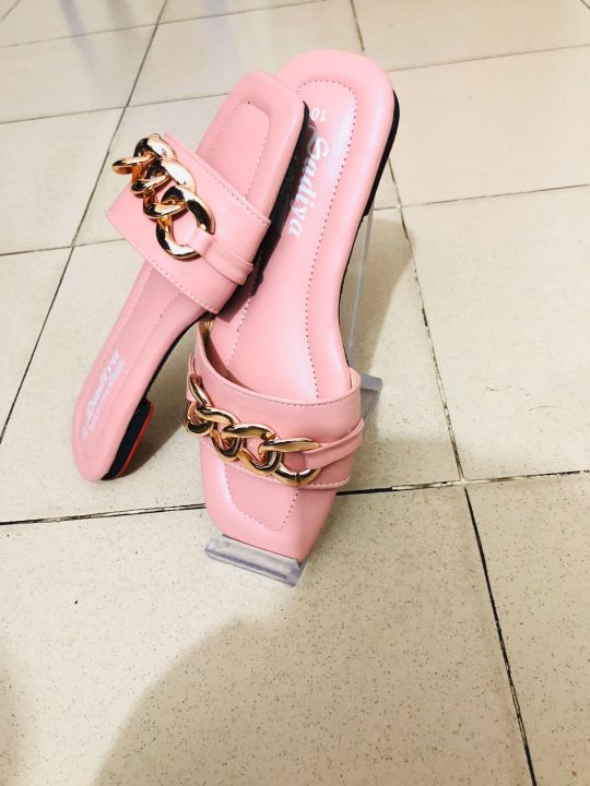 Girls%20Flat%20Casual%20Chain%20Design%20Slippers%20Sandals%20-%20Ladies%20Slim%20Shoes%20-%20Womens%20Fashionable%20Slips%20On-%20Chain%20Slipper%20-%20Image%204