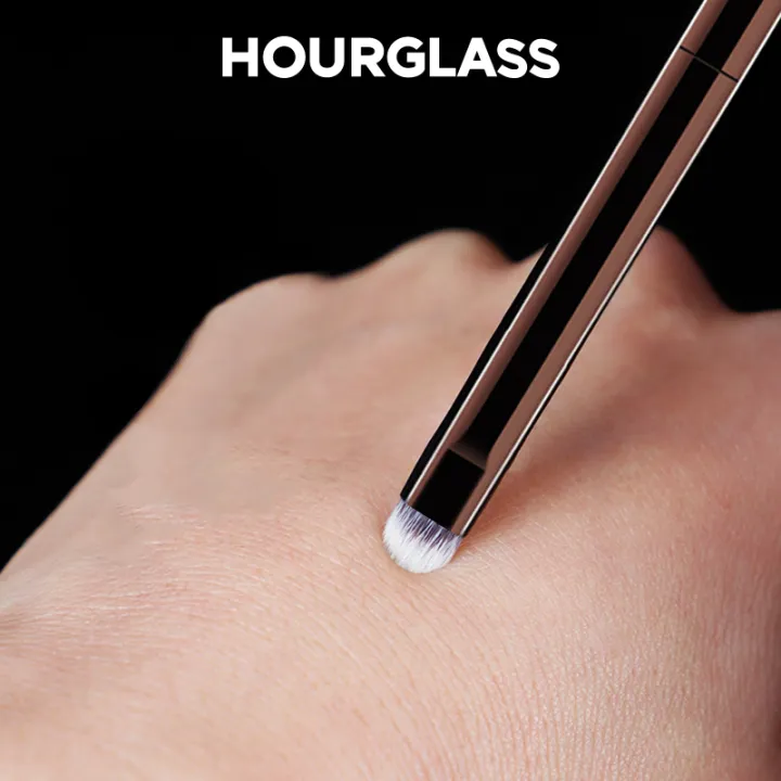 Hourglass%20Makeup%20Brush-%20No.11%20Eyetail%20Brush%20Soft%20and%20Skin-friendly%20Fiber%20Hair%20Smudge%20Brush%20Fashion%20Design%20Single%20Eye%20Brush%20-%20Image%202