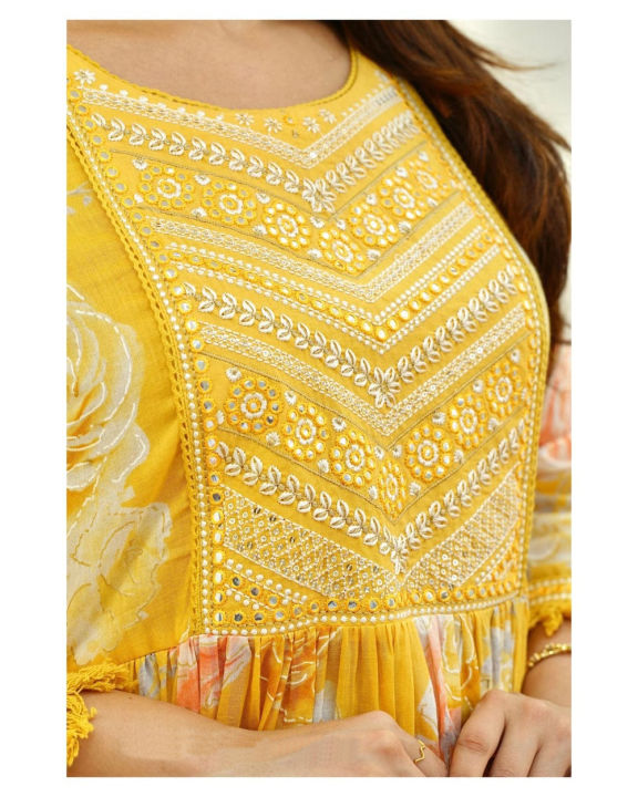 Naira%20Cut%20Three%20Piece%20For%20Women%20Exclusive%20Collection%20Unstitched%20Screen%20Print%20Exclusive,%20Stylist,%20Fashionable%20Three%20Pics%20For%20Woman.%20-%203%20Pice%20Dress%20-%20Image%203