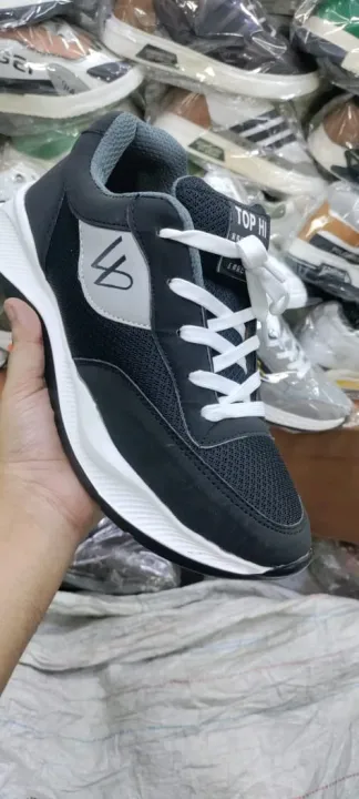 High-Quality%20Sports%20Sneakers%20Men%20Casual%20Shoes%20Fashion%20Sneakers%20-%20Flyknit%20Lightweight%20Slip-On%20Men's%20-%20Comfortable%20All%20Seasons%20-%20Image%202