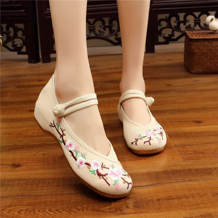 Embroidered%20Shoes%20Women's%20Ancient%20Style%20Old%20Beijing%20Cloth%20Shoes%20Women's%20Ethnic%20Style%20Han%20Chinese%20Clothing%20Shoes%20Women's%20Square%20Dancing%20Shoes%20Canvas%20Shoes%20Women%20-%20Image%202