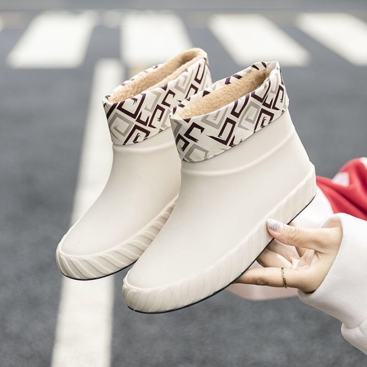 Japanese%20Rain%20Shoes%20Women%20Non-Slip%20Tendon%20Bottom%20New%20Stylish%20Rubber%20Shoes%20Work%20Rain%20Boots%20Women's%20Short%20Waterproof%20Boots%20-%20Image%202