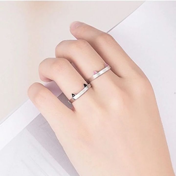 Trendy%20Cat%20Paw%20and%20Ear%20Ring%20for%20Girls,%20Minimalist%20Indie%20Pet%20Jewelry,%20Open%20Design%20Finger%20Ring%20-%20Image%204